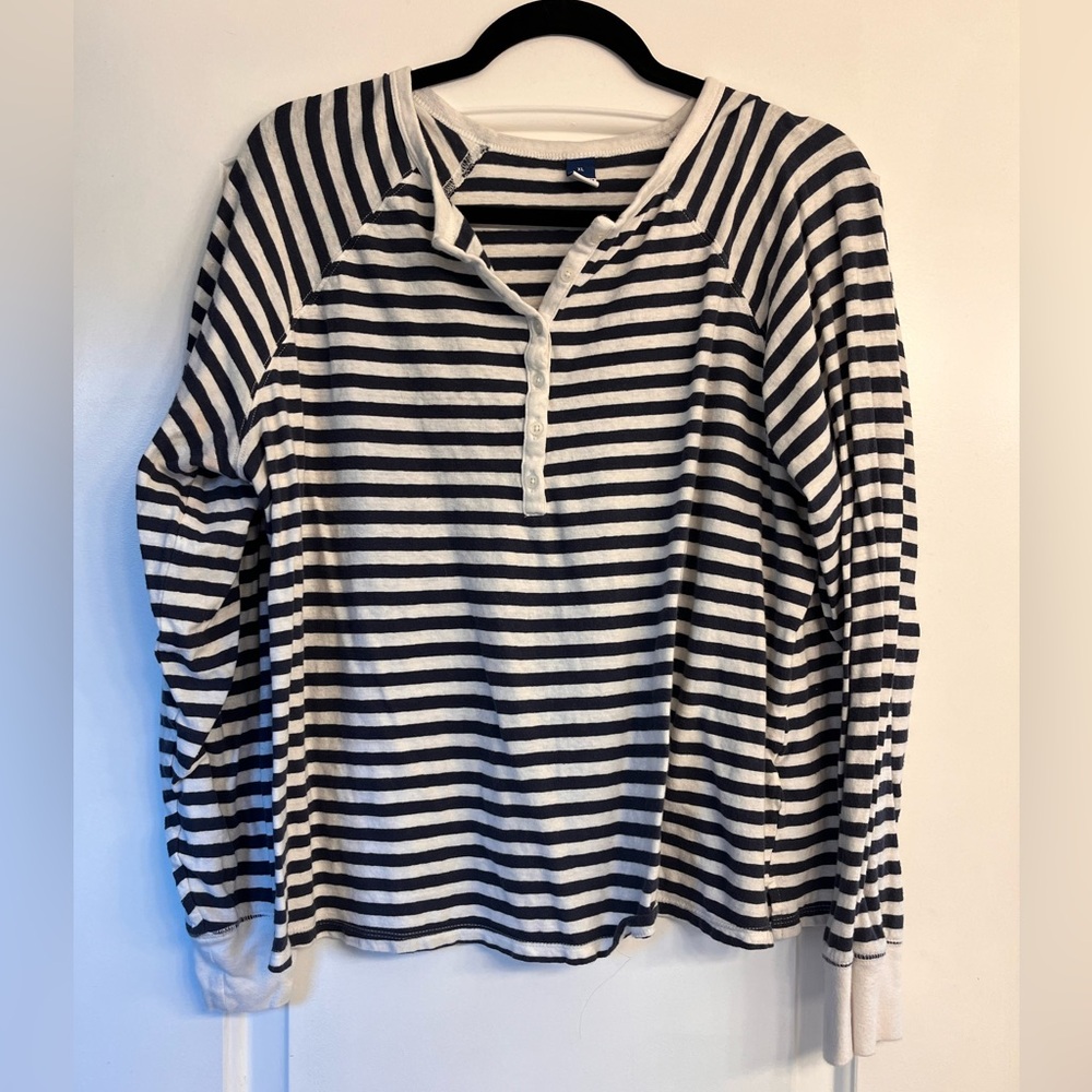 Old Navy Black and White Striped Long Sleeve Tee